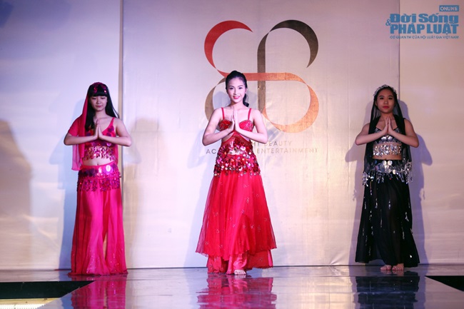 Á khôi Duyên Dáng Hà Thành lấn sân sang lĩnh vực người mẫu