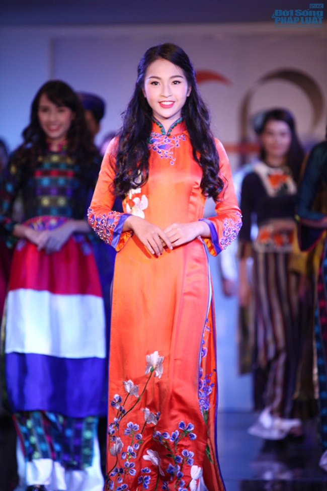 Á khôi Duyên Dáng Hà Thành lấn sân sang lĩnh vực người mẫu