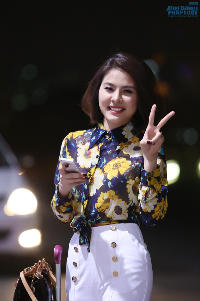 Vân Trang thanh lịch, sang trọng ở sân bay