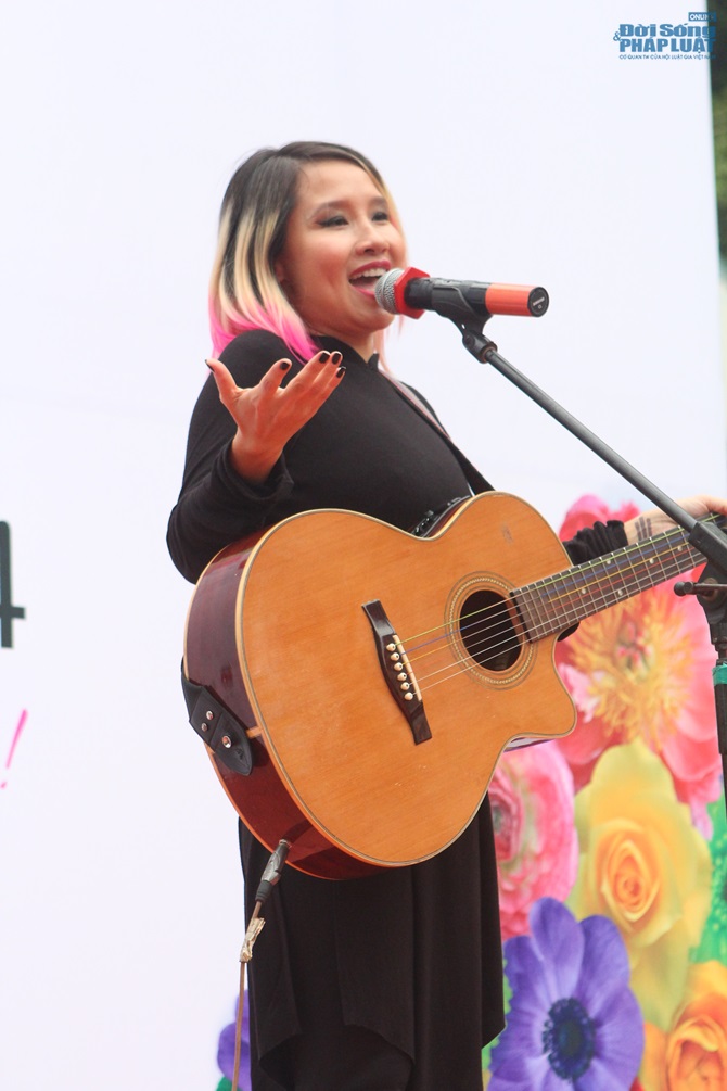 John Huy Trần công khai giới tính trước hàng ngàn bạn trẻ LGBT