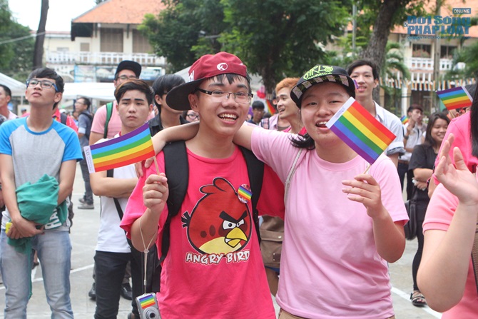 John Huy Trần công khai giới tính trước hàng ngàn bạn trẻ LGBT