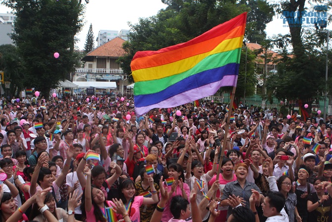 John Huy Trần công khai giới tính trước hàng ngàn bạn trẻ LGBT