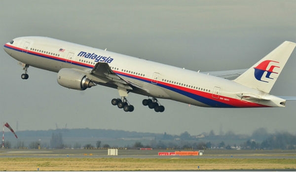 Siêu mẫu Dương Yến Ngọc biết trước có thảm họa MH17 rơi?