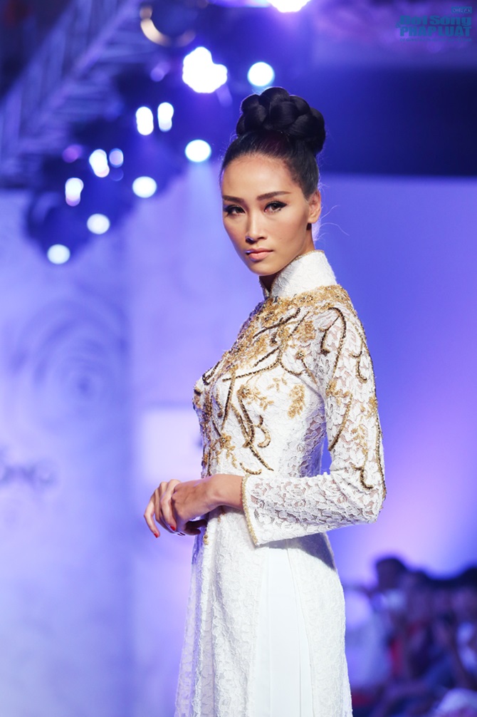 Võ Hoàng Yến diện váy cưới kiêu sa như nữ thần