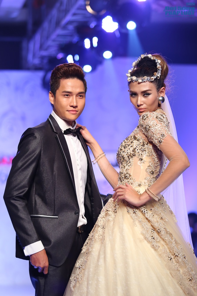 Võ Hoàng Yến diện váy cưới kiêu sa như nữ thần