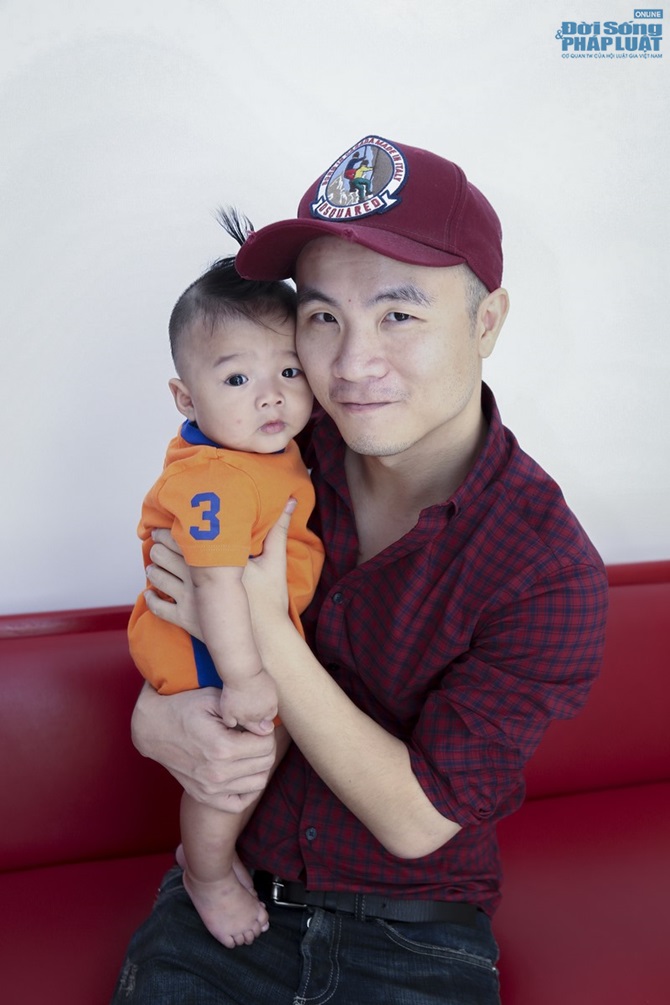 Linh Nga - Xuân Lan bế con đi sự kiện