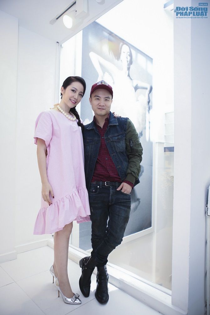 Linh Nga - Xuân Lan bế con đi sự kiện