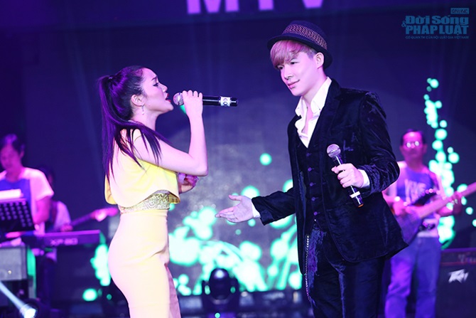 Hết yêu thương, Ngọc Anh trở mặt tát Nathan Lee trên sân khấu