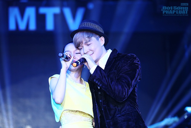 Hết yêu thương, Ngọc Anh trở mặt tát Nathan Lee trên sân khấu