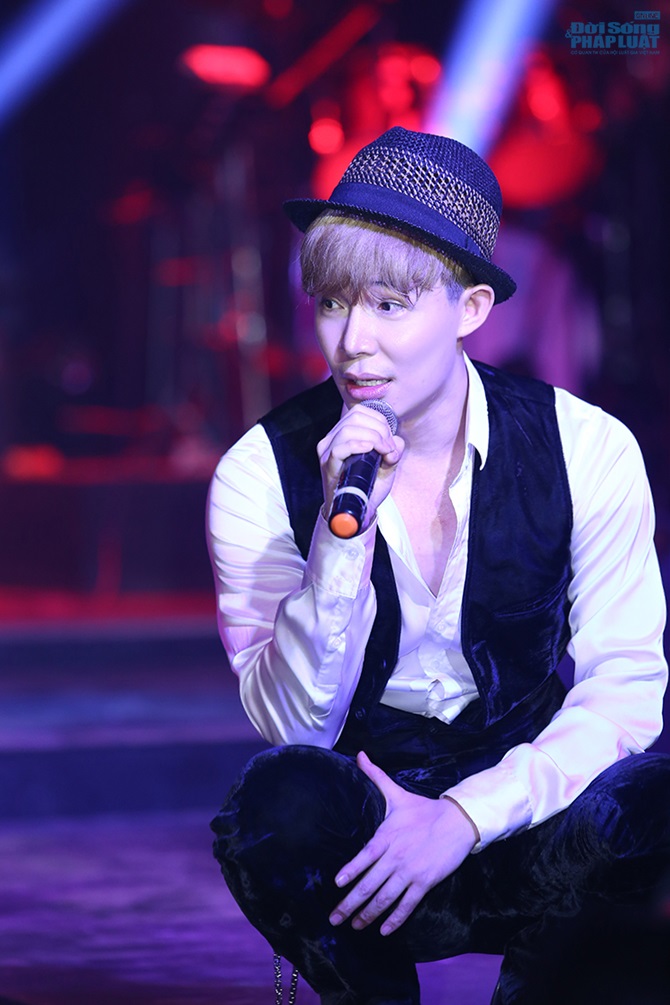 Hết yêu thương, Ngọc Anh trở mặt tát Nathan Lee trên sân khấu