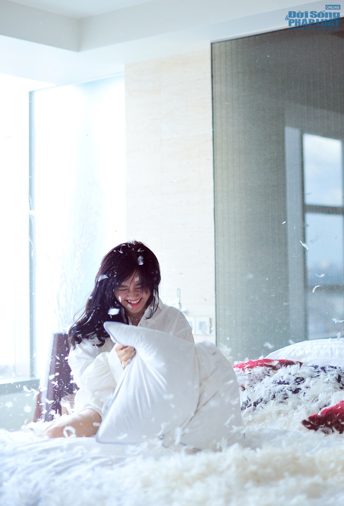 Văn Mai Hương quyến rũ và tinh tế trong MV “Ngày gần anh”