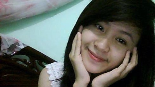 Khởi My quyết chiến với bạn trai ở bến tàu