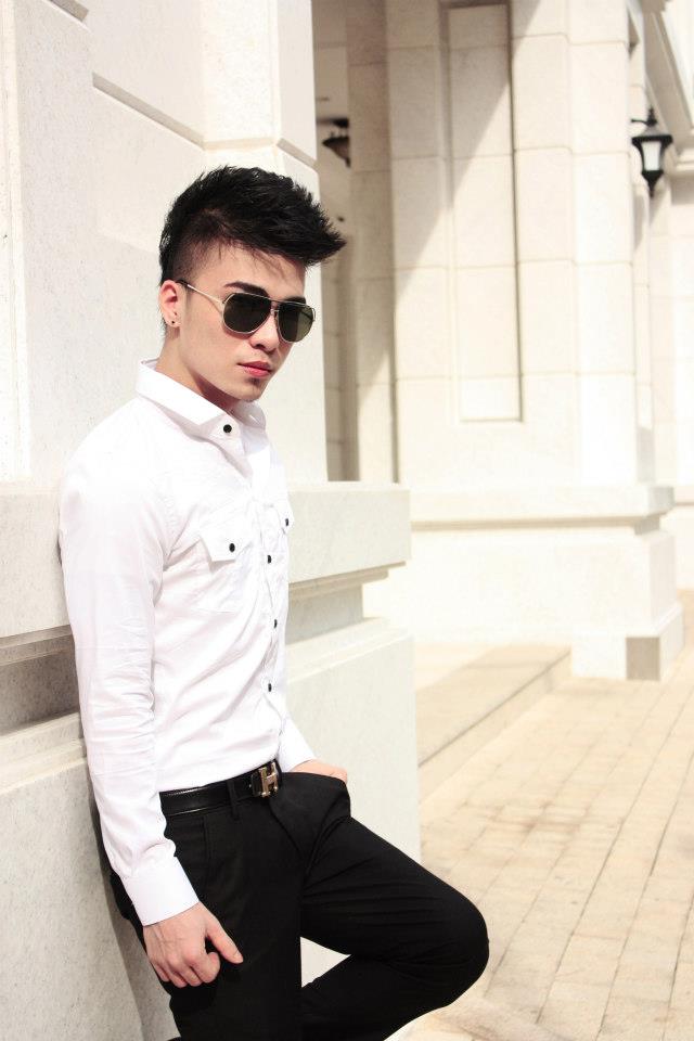 Kenny Sang: cậu ấm thích thể hiện Kenny Sang: cậu ấm thích thể hiện