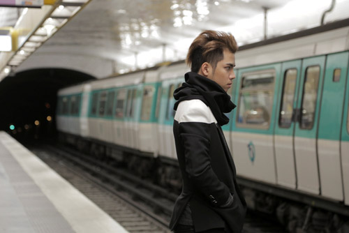 Trương Ngọc Ánh bị truy đuổi, xé váy tại Pháp Trương Ngọc Ánh bị truy đuổi, xé váy tại Pháp