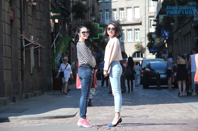 Vân Trang khoe eo thon 