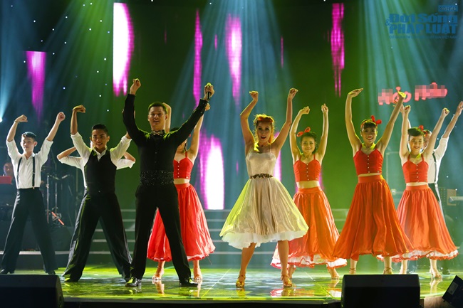 Khánh Thi lại đem lửa yêu đến cho Đức Tuấn