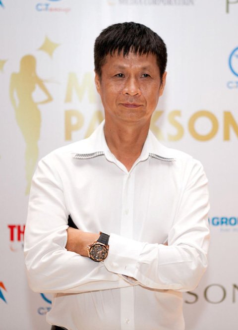 Lê Hoàng,Triệu Thị Hà lên tiếng về việc ngồi lên sách gây phẫn nộ Lê Hoàng,Triệu Thị Hà lên tiếng về việc ngồi lên sách gây phẫn nộ