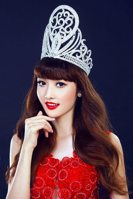 Lê Hoàng,Triệu Thị Hà lên tiếng về việc ngồi lên sách gây phẫn nộ Lê Hoàng,Triệu Thị Hà lên tiếng về việc ngồi lên sách gây phẫn nộ