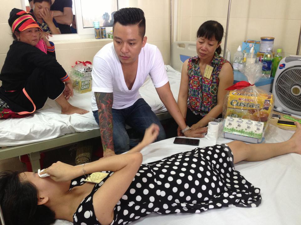 Tuấn Hưng bùi ngùi xúc động khi kể về các bệnh nhân ung thư Tuấn Hưng bùi ngùi xúc động khi kể về các bệnh nhân ung thư