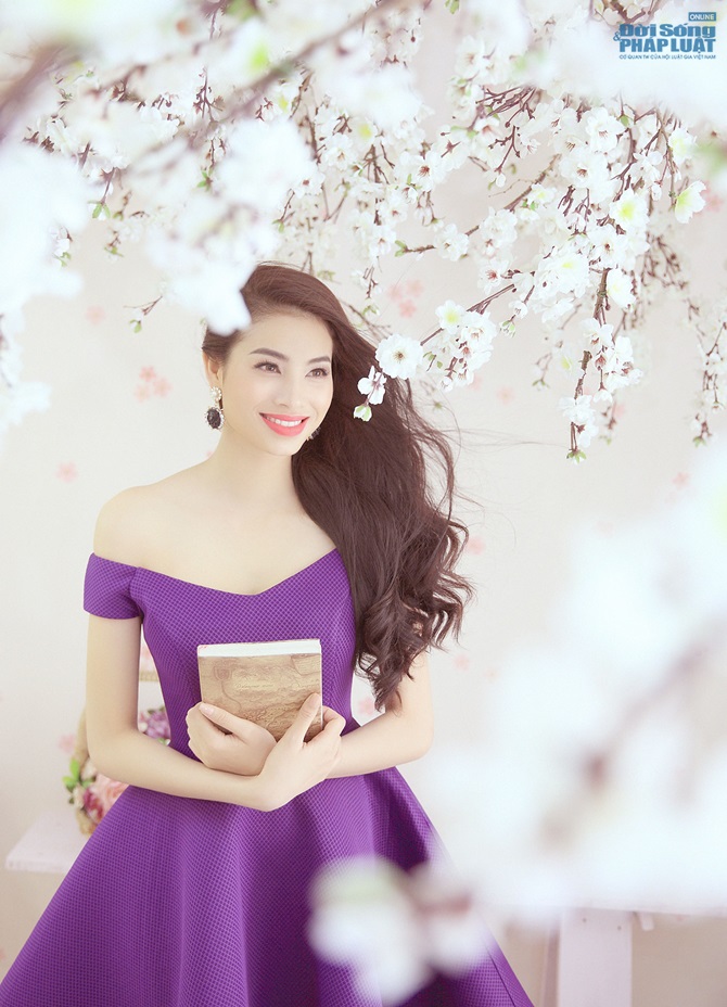 Á hậu Phạm Hương 