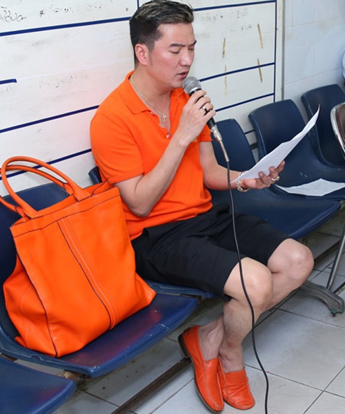 Đàm Vĩnh Hưng mất đôi giày 