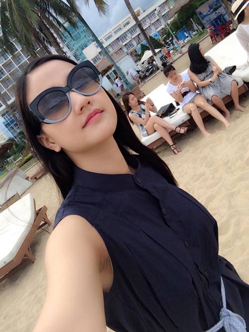 Maya lần đầu lộ diện sau tin bầu bí