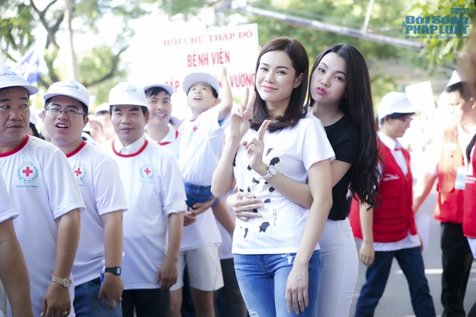 Mr Đàm, Trà Hằng dậy sớm đi bộ vì nạn nhân chất độc da cam