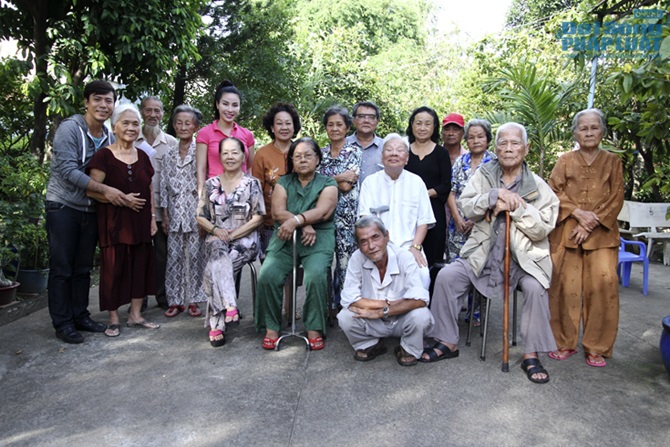 Lê My Na bỏ trao giải Hoa hậu tại Mỹ về Việt Nam làm từ thiện?
