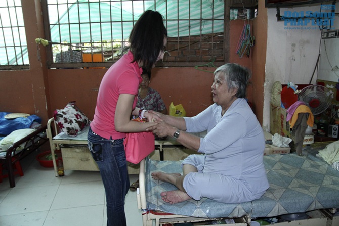 Lê My Na bỏ trao giải Hoa hậu tại Mỹ về Việt Nam làm từ thiện?