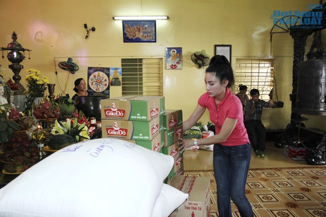 Lê My Na bỏ trao giải Hoa hậu tại Mỹ về Việt Nam làm từ thiện?