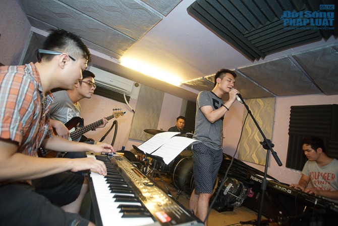 Một ngày không đi diễn của Khắc Việt sẽ như thế nào? Một ngày không đi diễn của Khắc Việt sẽ như thế nào?