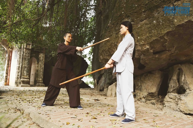 Vì “Hiệp sĩ mù”, siêu mẫu Thúy Vinh cạo đầu thành sư