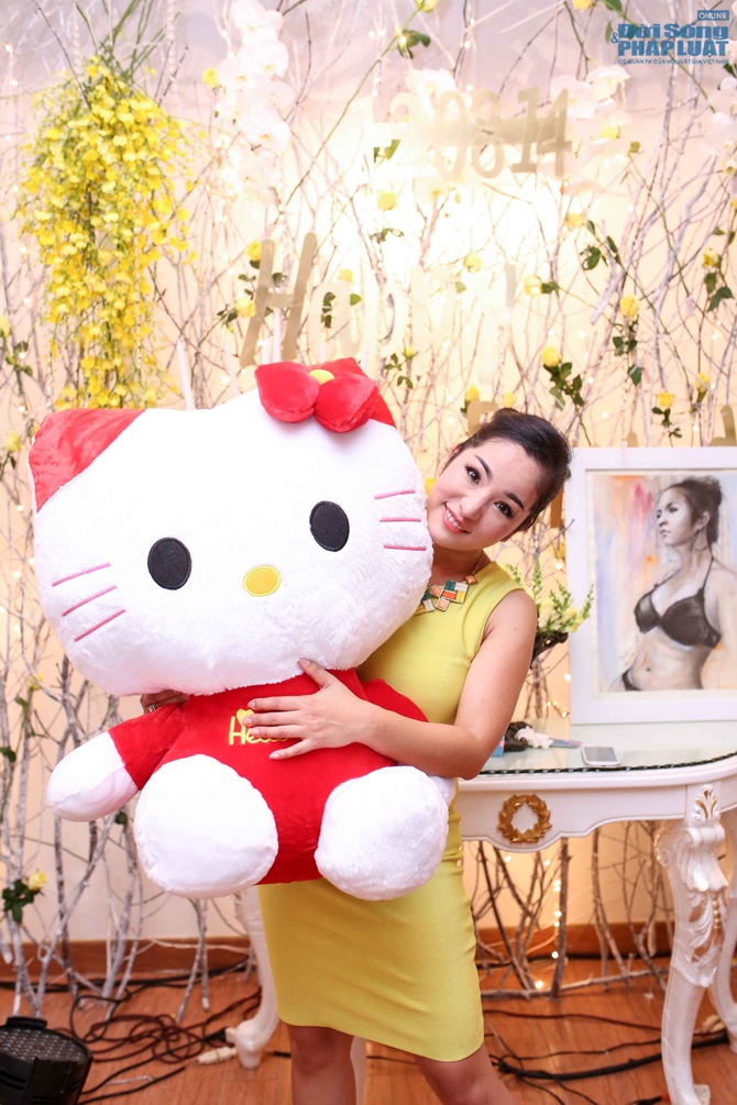 Thúy Nga được đại gia Cần thơ tổ chức sinh nhật như đám cưới