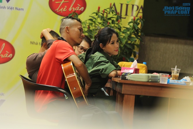 Thùy Chi xinh đẹp bất ngờ trên sân khấu Giai điệu tự hào