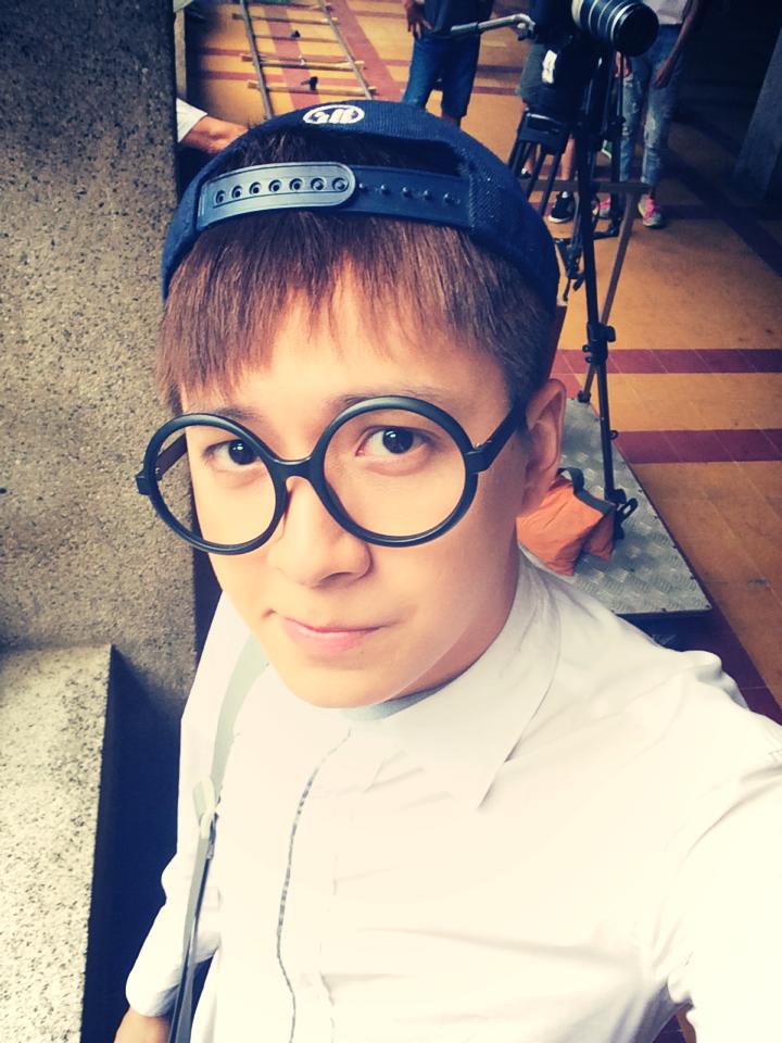 Facebook sao 24h: Hoài Lâm khoe ảnh tự sướng khó đỡ