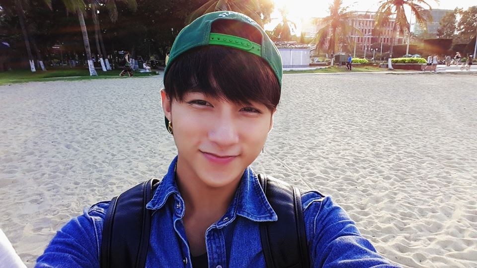 Facebook sao 24h: Hoài Lâm khoe ảnh tự sướng khó đỡ