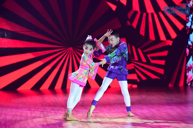 Bước nhảy hoàn vũ nhí vòng đối đầu tập 2: Đầy màu sắc và hấp dẫn