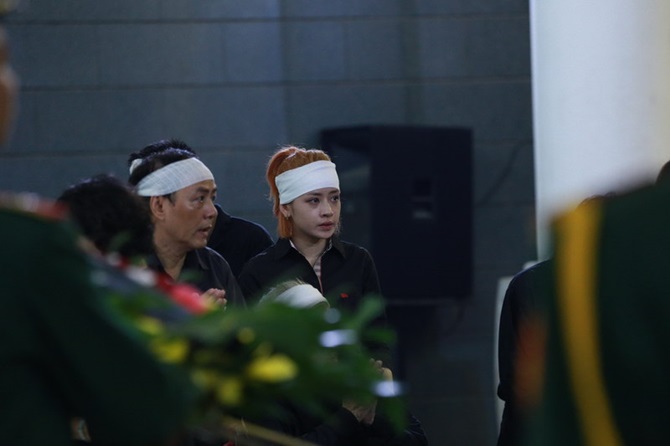 Chi Pu bỏ show diễn về chịu tang bà ngoại