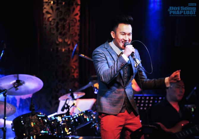 Dương Triệu Vũ giải thích tấm hình ghép “ôm cứng Mr Đàm”