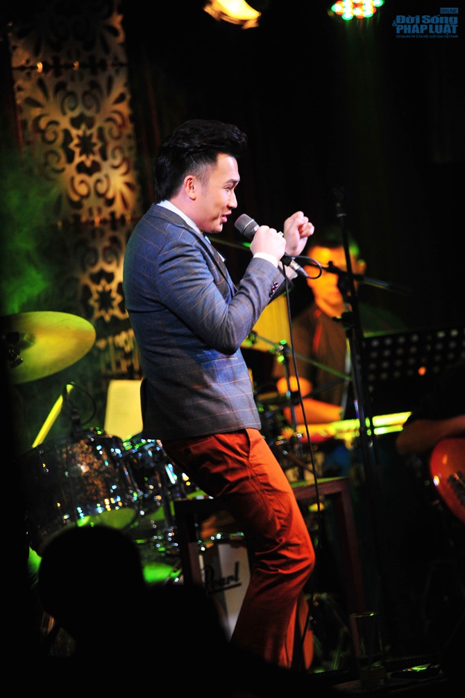 Dương Triệu Vũ giải thích tấm hình ghép “ôm cứng Mr Đàm”