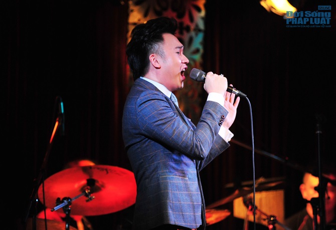 Dương Triệu Vũ giải thích tấm hình ghép “ôm cứng Mr Đàm”