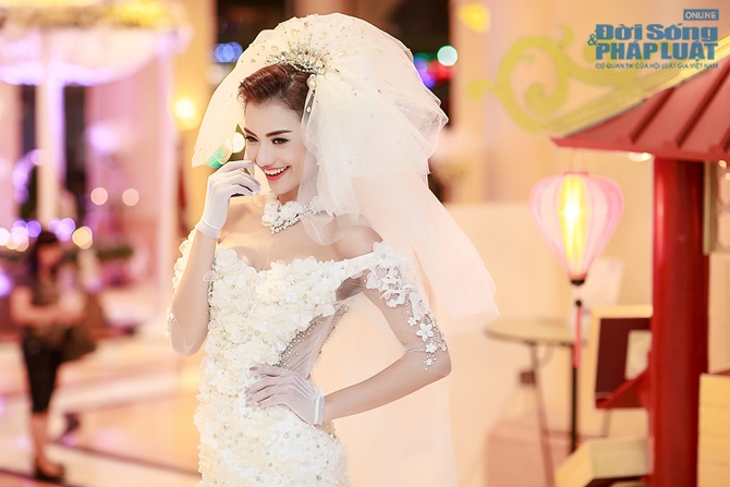 Hồng Quế làm cô dâu đúng ngày sinh nhật