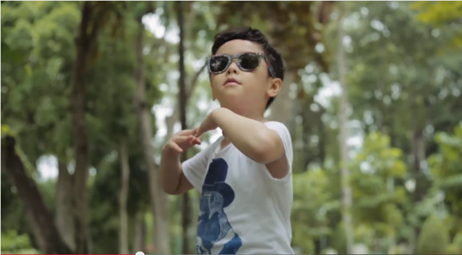 Hot boy nhí tung clip 