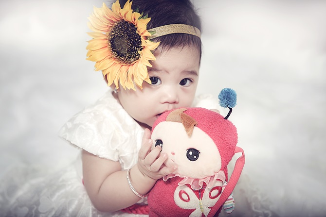 Mai Phương khoe con gái tròn 1 tuổi cực đáng yêu