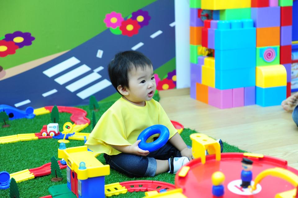 Xuân Lan khoe bé Thỏ cực đáng yêu tiệc mừng 9 tháng