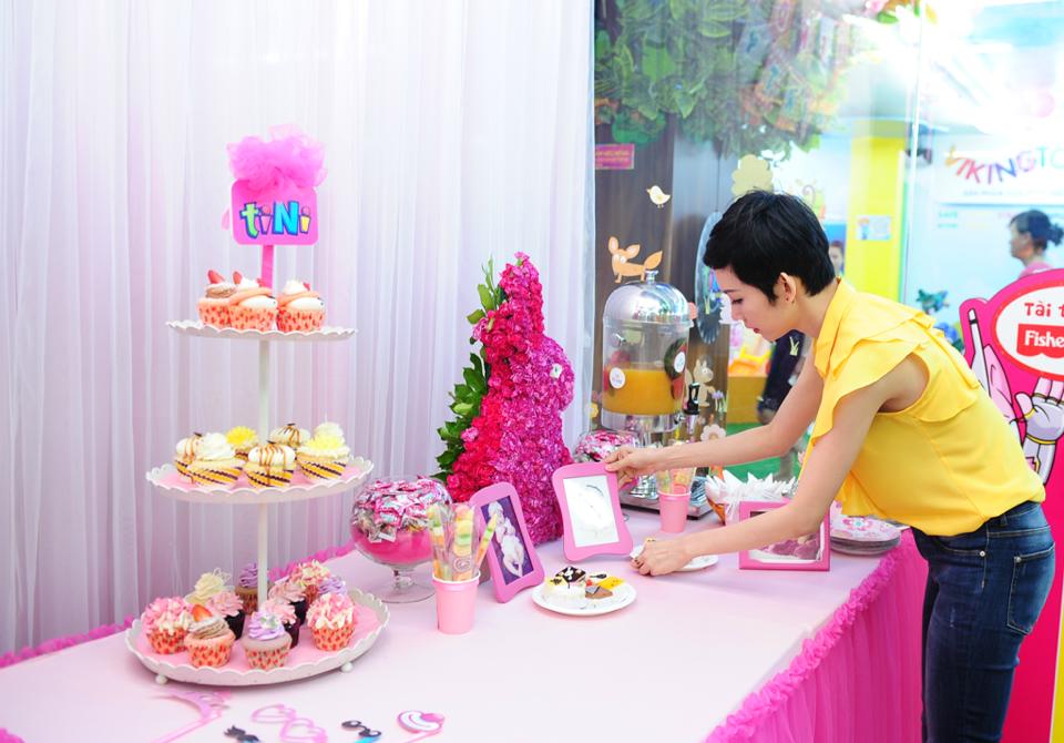 Xuân Lan khoe bé Thỏ cực đáng yêu tiệc mừng 9 tháng