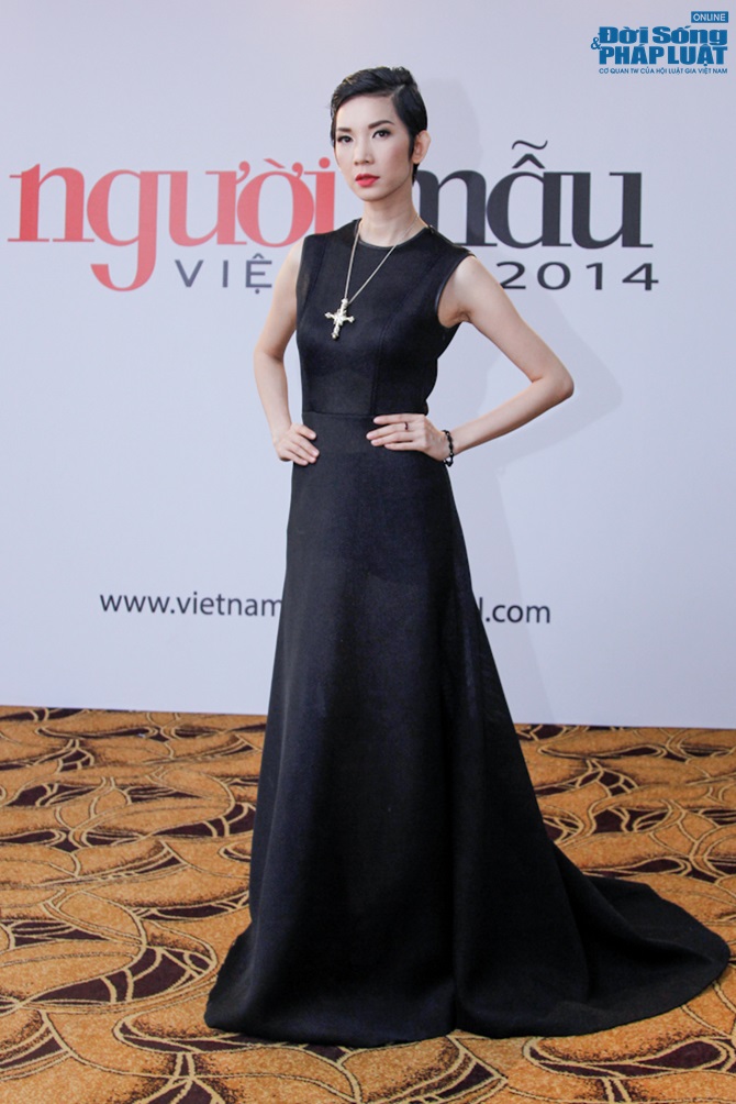 Nam Trung mặc váy xếp ly đi casting Vietnam's Next Top Model