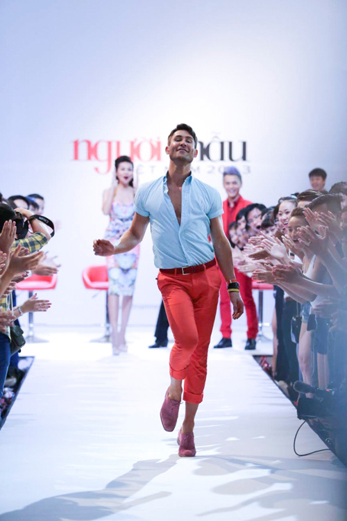 Khoảnh khắc khó đỡ của Adam Williams tại Vietnam's next top model Khoảnh khắc khó đỡ của Adam Williams tại Vietnam's next top model