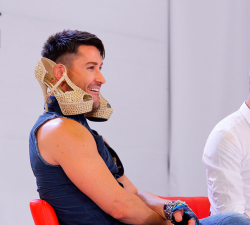 Khoảnh khắc khó đỡ của Adam Williams tại Vietnam's next top model Khoảnh khắc khó đỡ của Adam Williams tại Vietnam's next top model