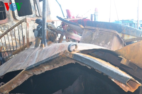 Hiện trường vụ cháy tàu, nhiều người bị hất tung xuống biển